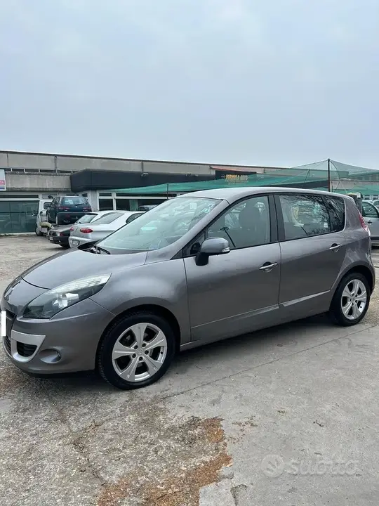 Renault Scenic 2010 photo 4