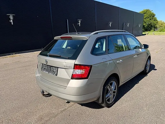 Skoda Fabia 2015 photo 4