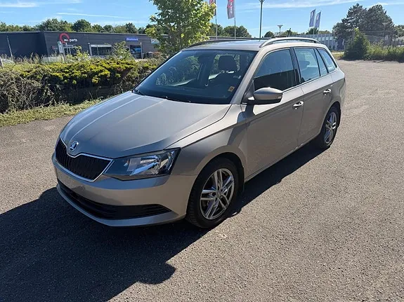 Skoda Fabia 2015 photo 2
