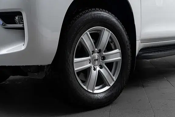 Toyota Land Cruiser 2022 photo 3
