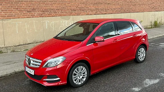 Mercedes-Benz B200 2015 photo 2
