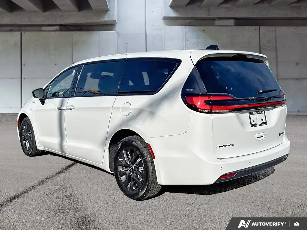 Chrysler Pacifica 2026 photo 5