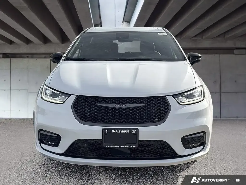 Chrysler Pacifica 2026 photo 2