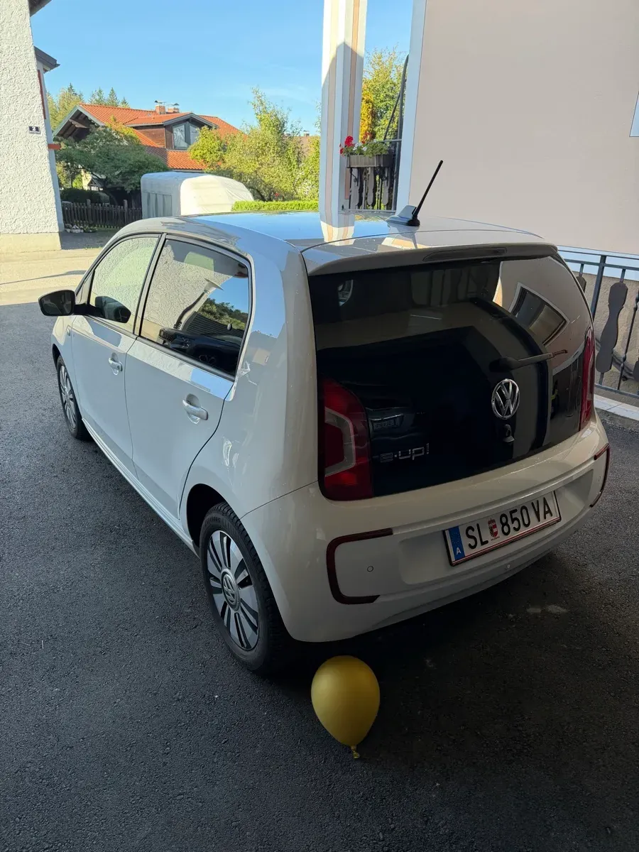 Volkswagen Up 2014 photo 2