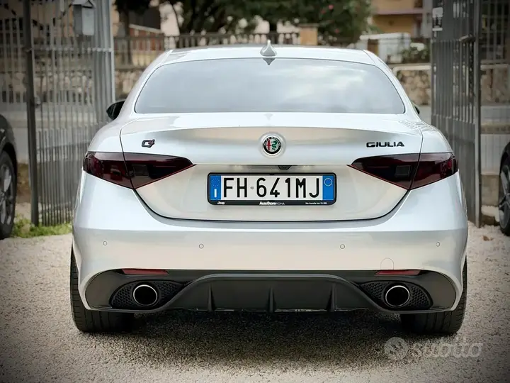 Alfa Romeo Giulia 2017 photo 2