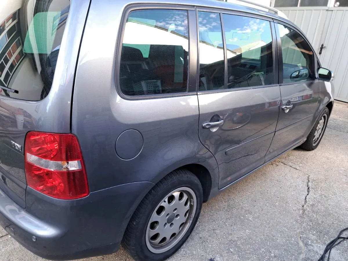 Volkswagen Touran 2004 photo 2