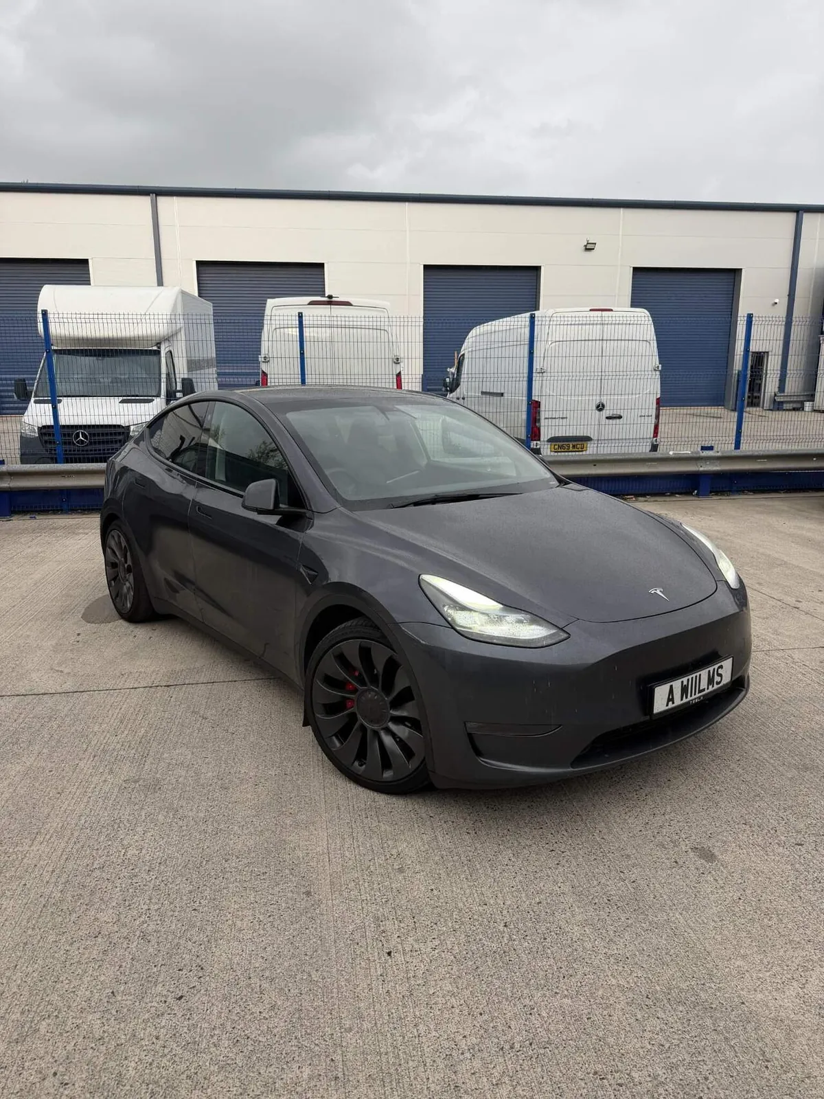 Tesla Model Y 2023 photo 2