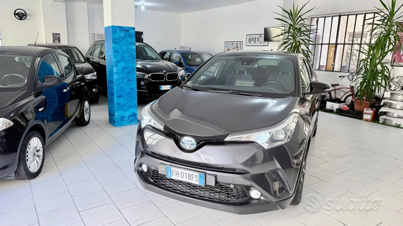 Toyota C-Hr 2017 photo 2