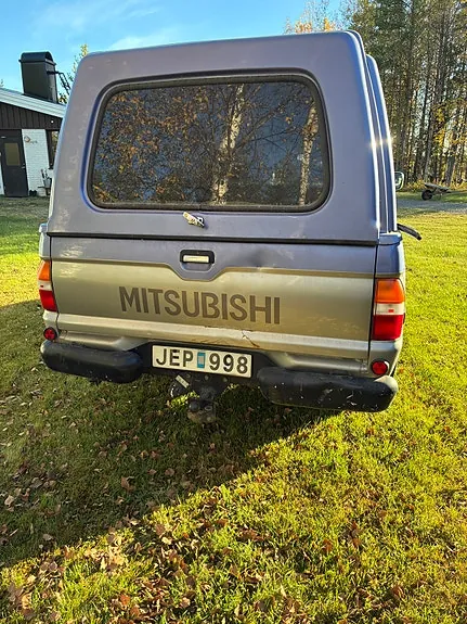 Mitsubishi L200 Club Cab 2000 photo 5
