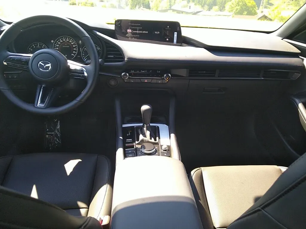 Mazda Mazda3 photo 2
