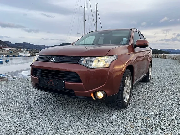 Mitsubishi Outlander 2013 photo 2