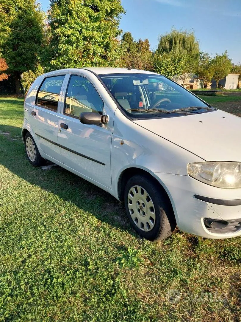 Fiat Punto 2009 photo 4