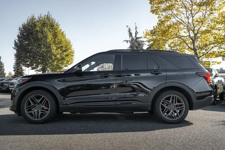 Ford Explorer 2025 photo 5