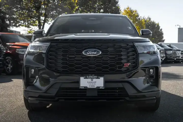 Ford Explorer 2025 photo 3