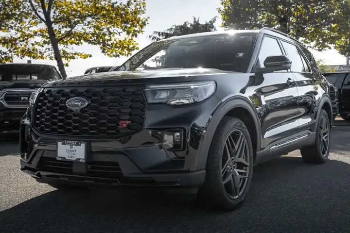 Ford Explorer 2025 photo 4