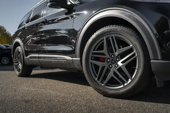 Ford Explorer 2025 photo 2