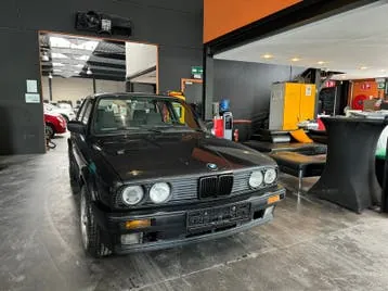 BMW 3 Series 1990 photo 2