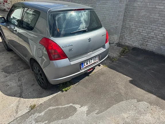 Suzuki Swift 2005 photo 3