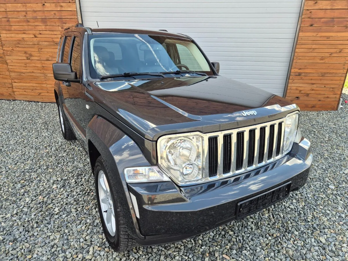 Jeep Cherokee 2011 photo 2