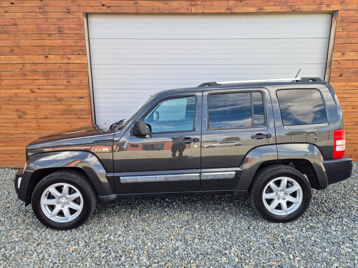 Jeep Cherokee 2011 photo 4