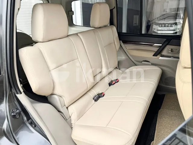 Mitsubishi Montero 2013 photo 5