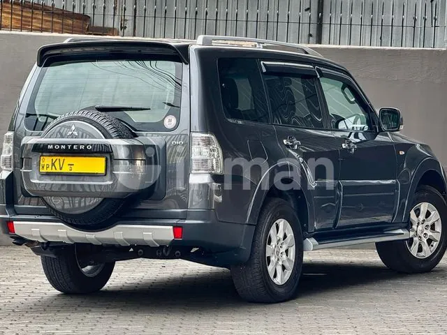 Mitsubishi Montero 2013 photo 2