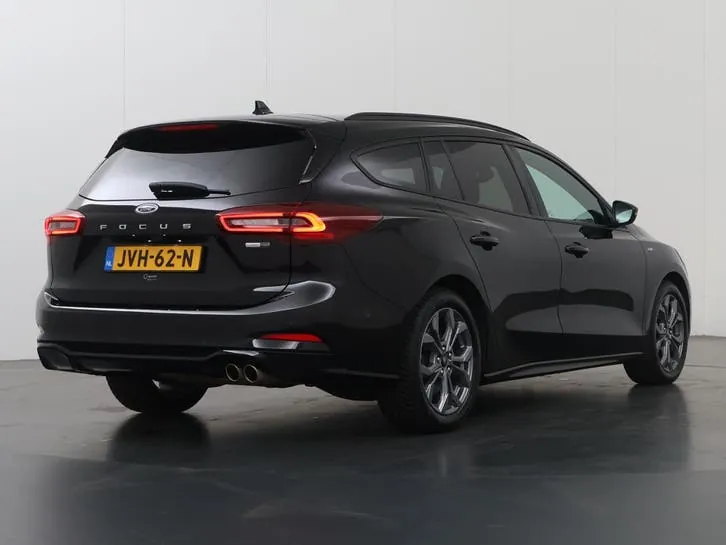 Ford Focus 2023 photo 2
