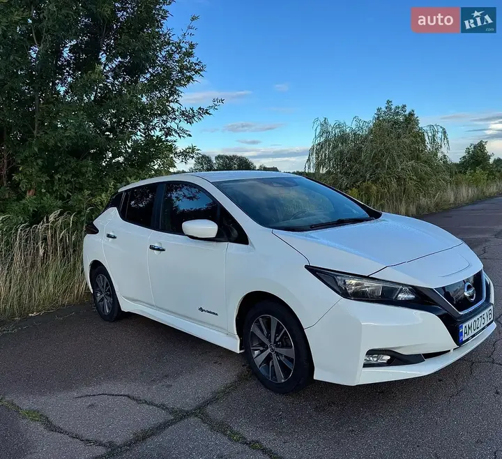 Nissan Leaf 2018 photo 2