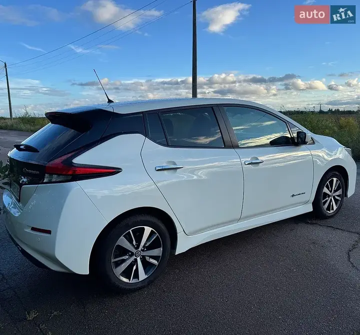 Nissan Leaf 2018 photo 5