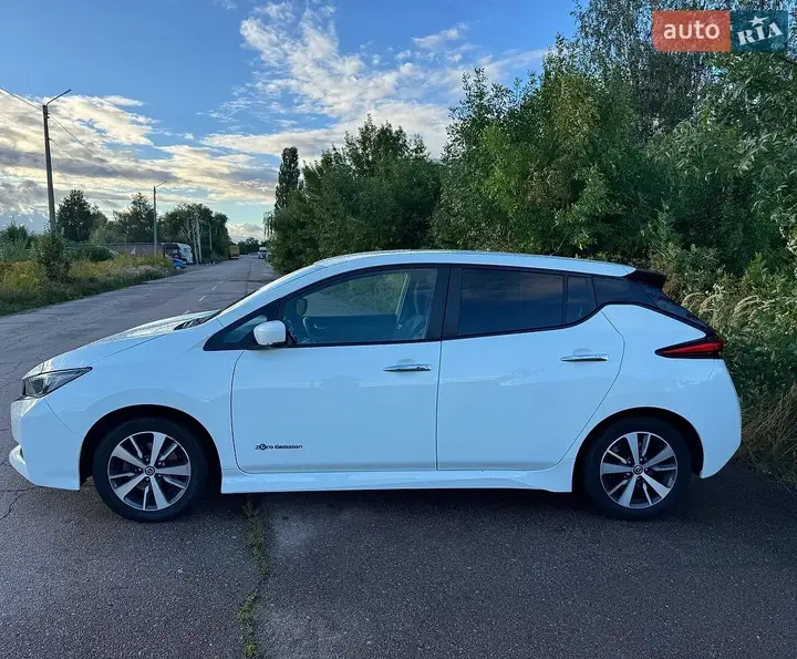 Nissan Leaf 2018 photo 3