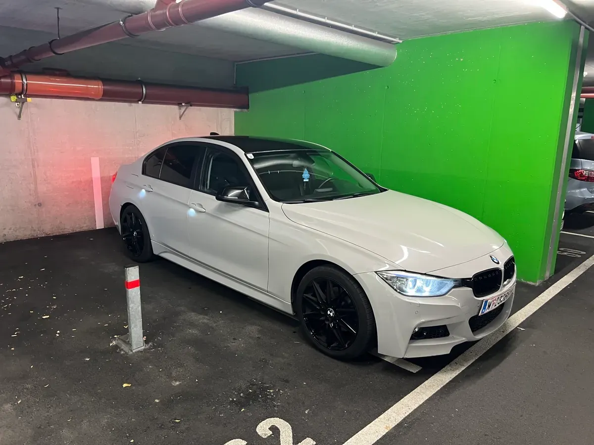 BMW 3 Series 2012 photo 2