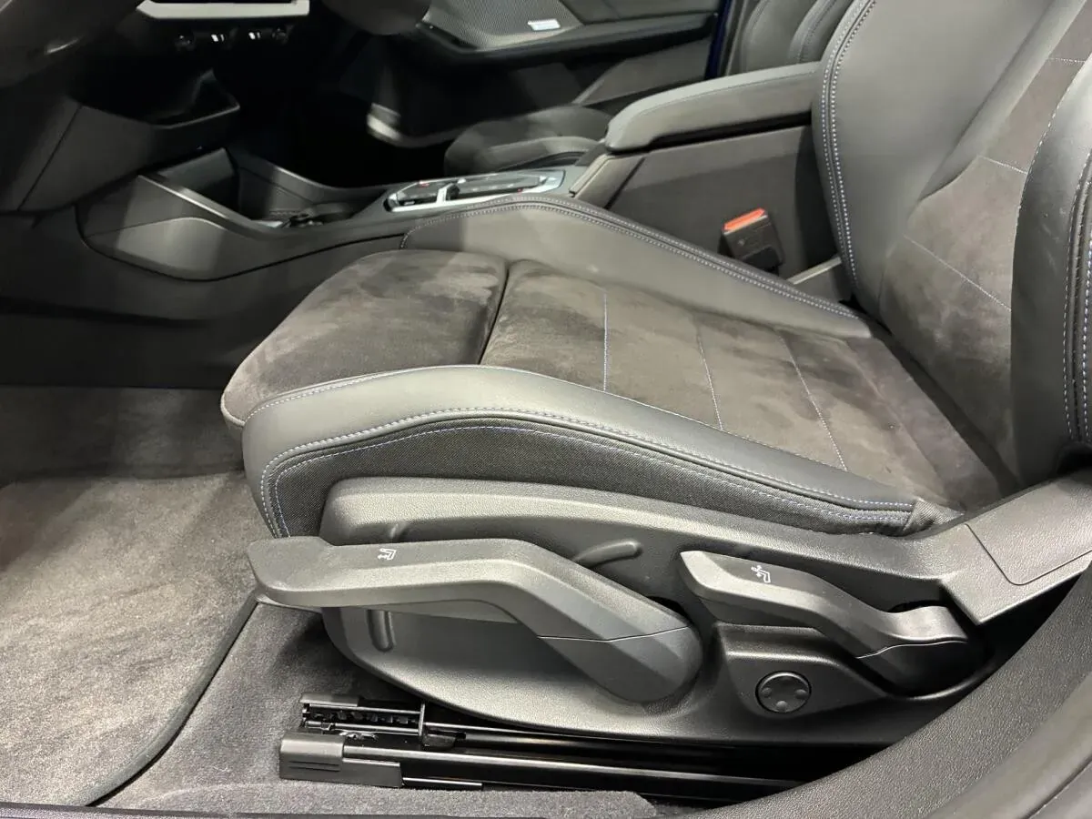 BMW 1 Series 2025 photo 2