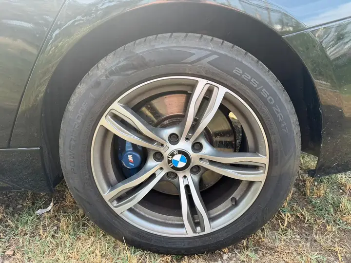 BMW F30 2013 photo 2