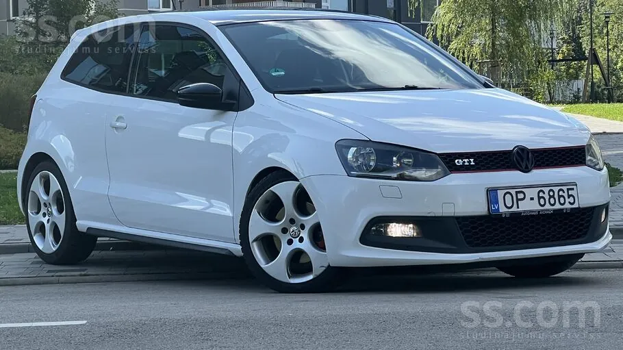 Volkswagen Polo 2011 photo 2