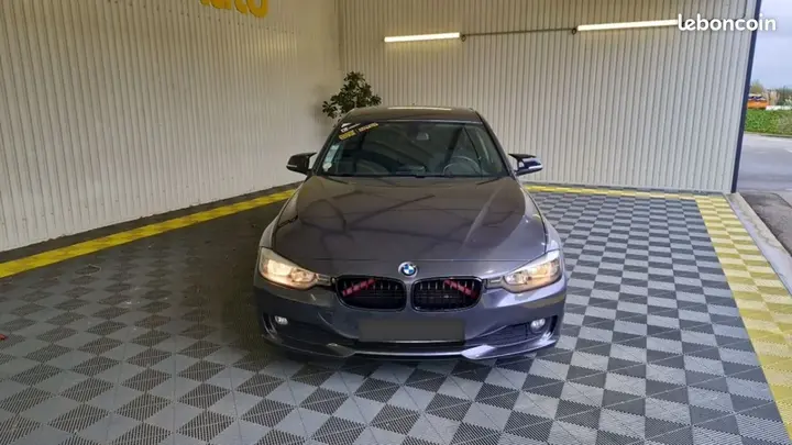 BMW Série 3 2012 photo 2