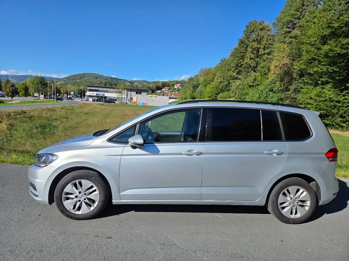 Volkswagen Touran 2022 photo 2