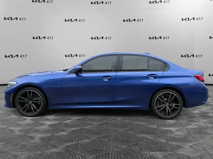 BMW 3 Series 2022 photo 2