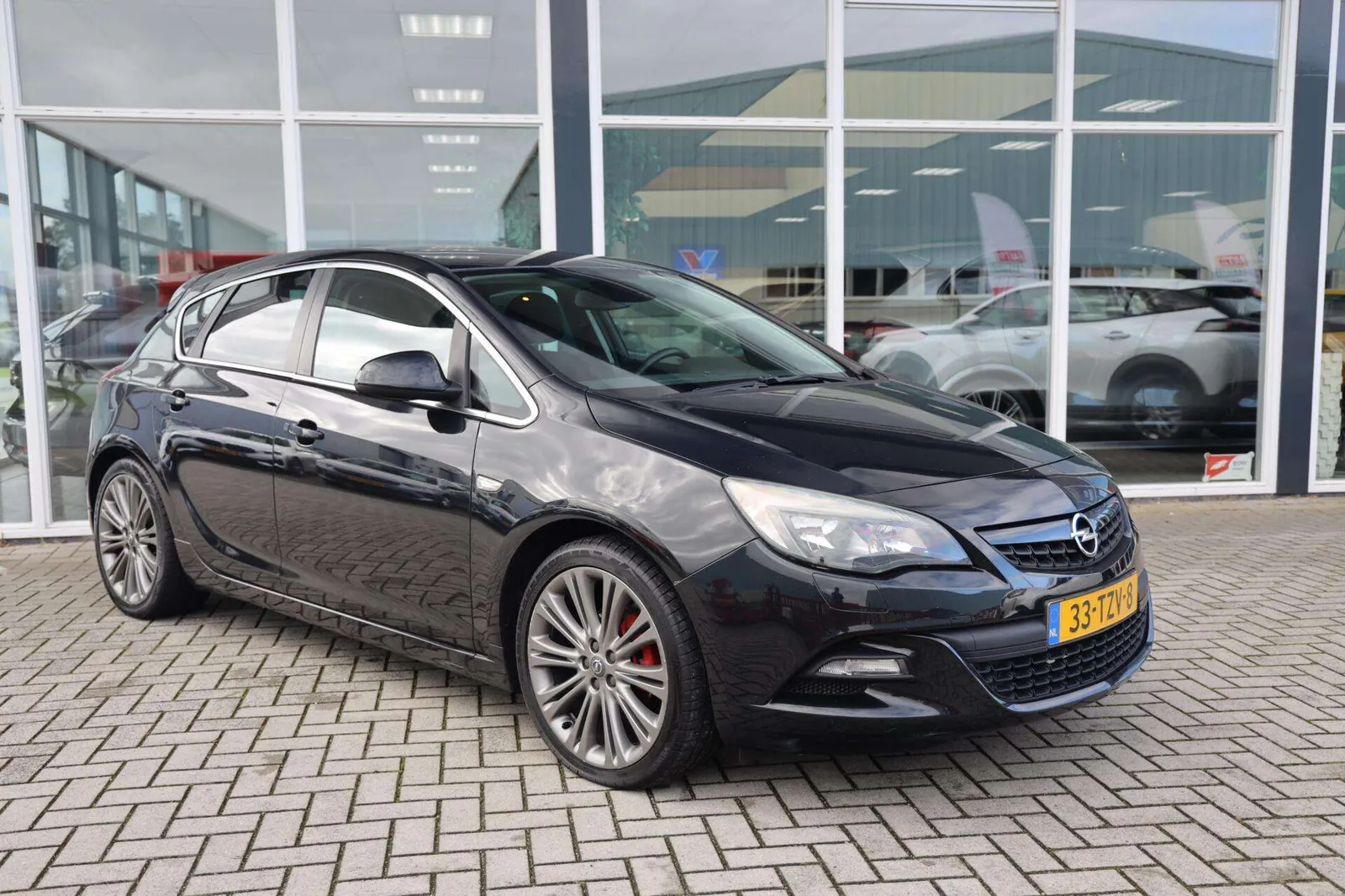 Opel Astra 2012 photo 2