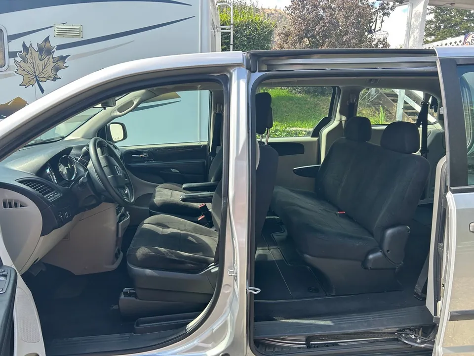 Dodge Grand Caravan 2012 photo 3
