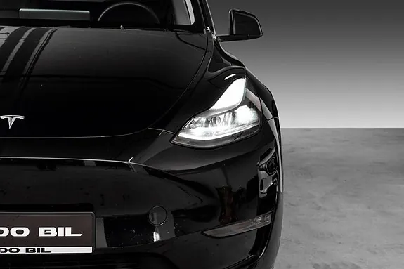 Tesla Model Y 2023 photo 4