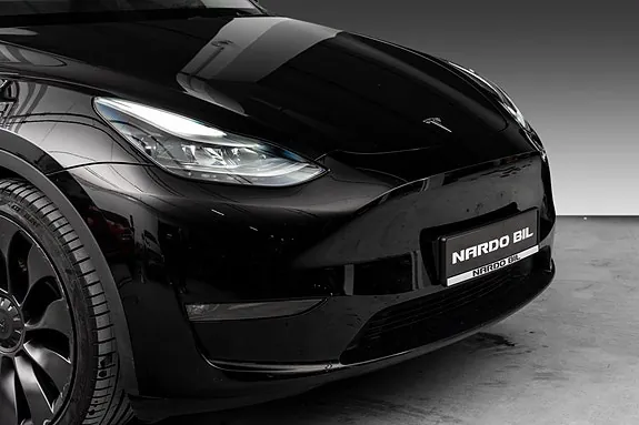 Tesla Model Y 2023 photo 2