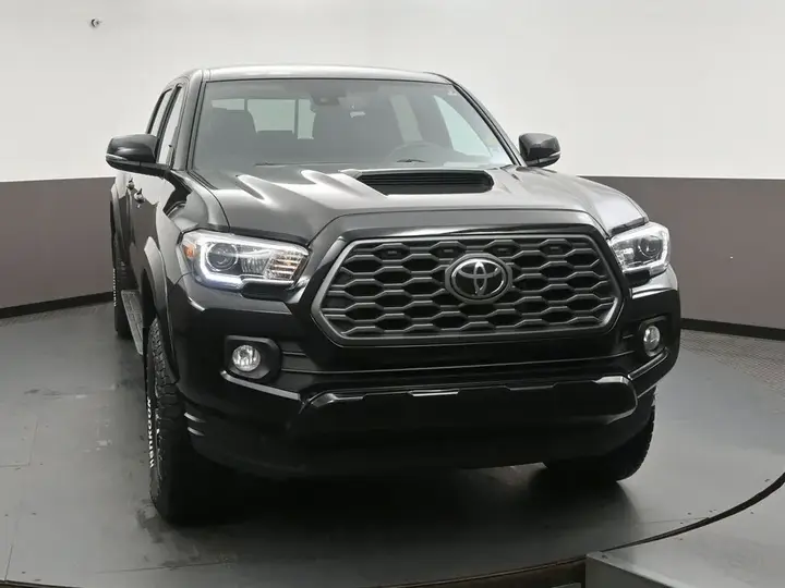 Toyota Tacoma 2023 photo 2