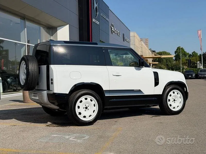 Land Rover Defender 2025 photo 5