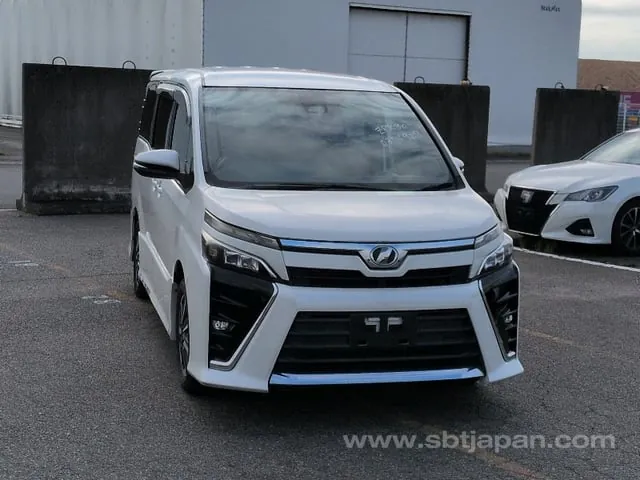Toyota Voxy Zs