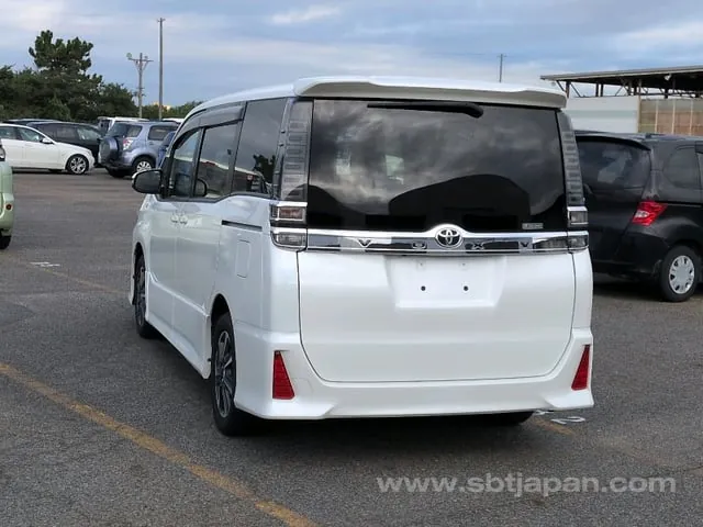 Toyota Voxy Zs 2018 photo 3