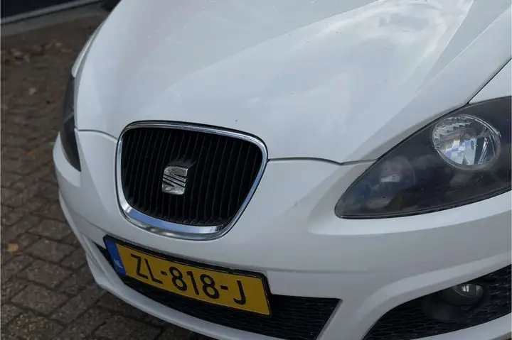 Seat Leon 2011 photo 3