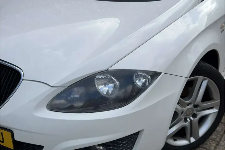 Seat Leon 2011 photo 2