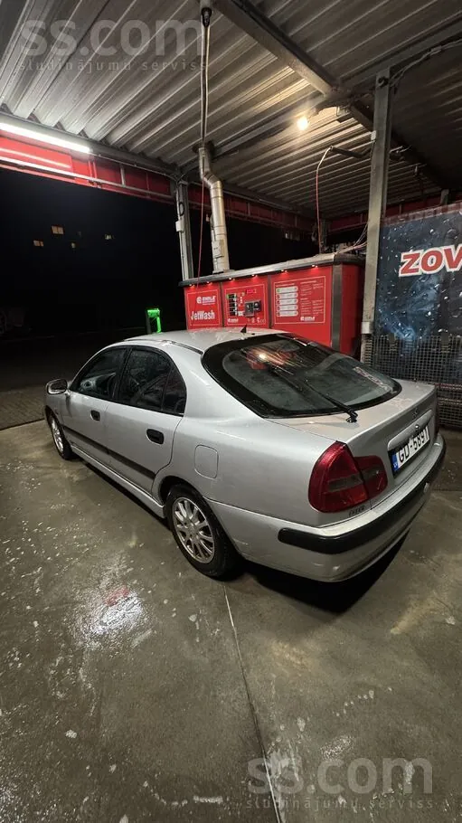 Mitsubishi Carisma 2002 photo 2