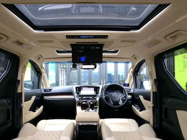 Toyota Alphard 2018 photo 2