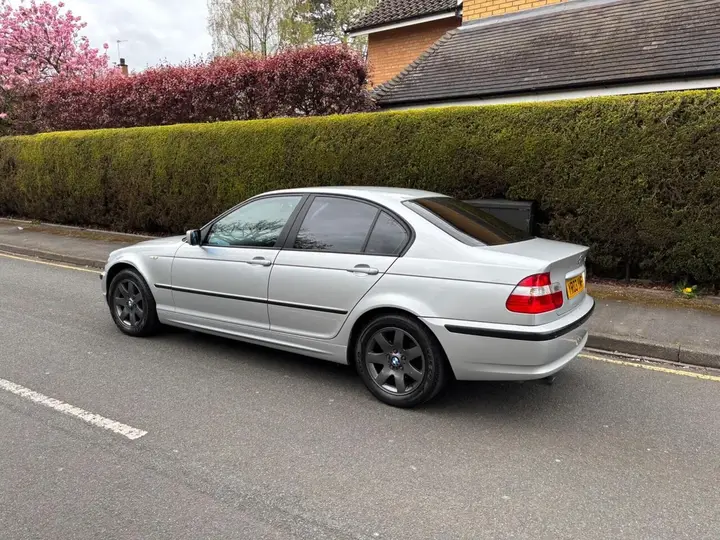 BMW 3 Series 2003 photo 2
